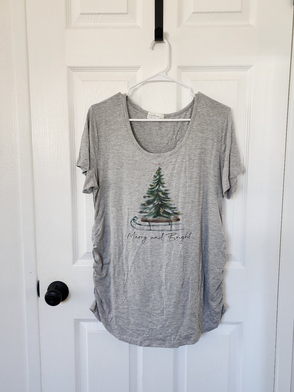 Maurices Gray Short-Sleeve Tee with Christmas Tree Graphic